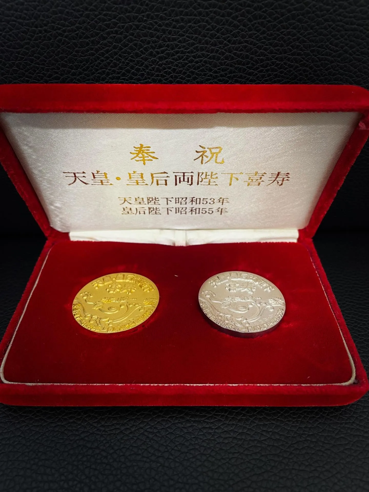 《純金・純銀メダル》