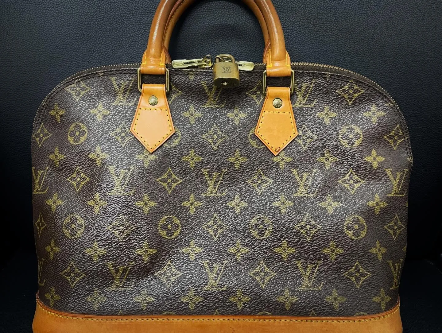 《ブランドバッグ》