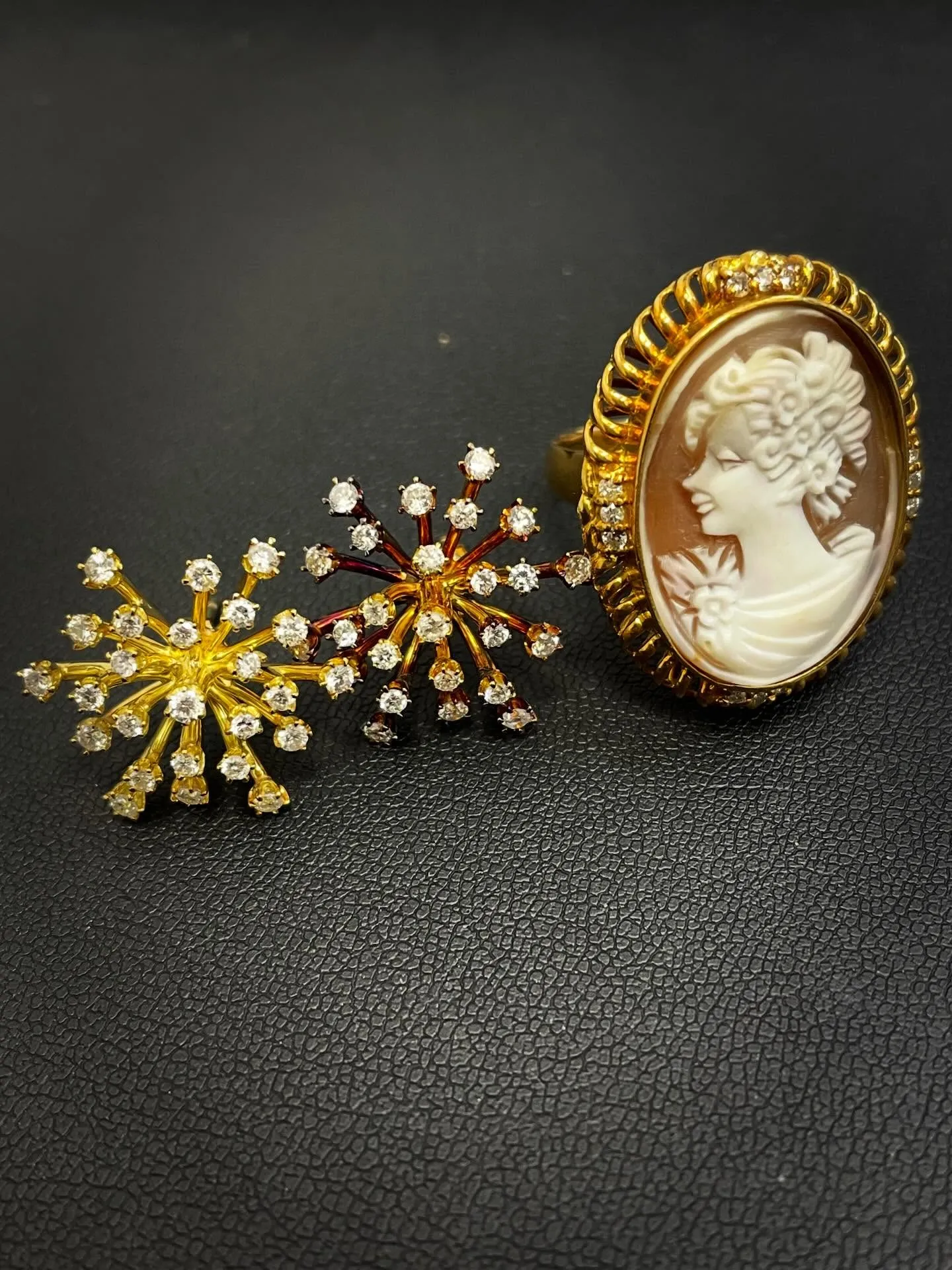 《K18ダイヤピアス・K18カメオリング》