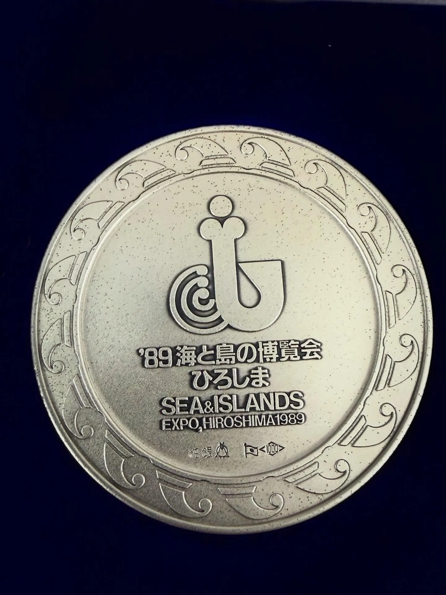 《純金・純銀記念メダル》